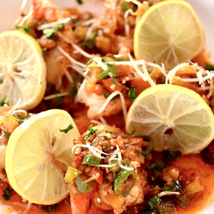 Pepper garlic prawns with lemon